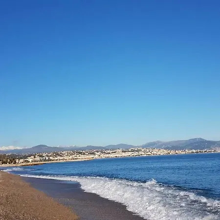 Between And Cannes - Marina Baie Des Anges - Beach, Restaurants, Shops - Tea/coffee/sugar/bed Linen And Towels * 빌뇌브루베