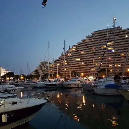 Between And Cannes - Marina Baie Des Anges - Beach, Restaurants, Shops - Tea/coffee/sugar/bed Linen And Towels 빌뇌브루베