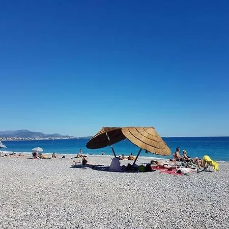 Between And Cannes - Marina Baie Des Anges - Beach, Restaurants, Shops - Tea/coffee/sugar/bed Linen And Towels *